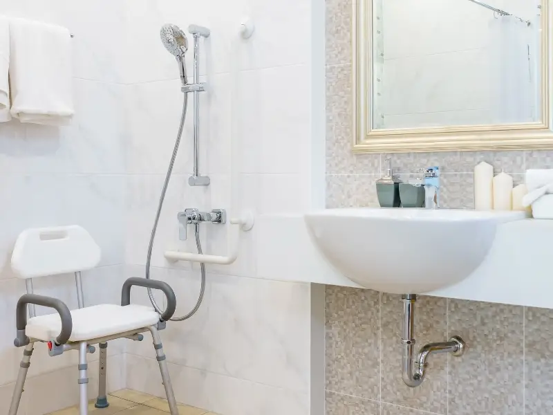 beneficios de tener un segundo baño en tu hogar, tener un baño personas con diversidad funcional